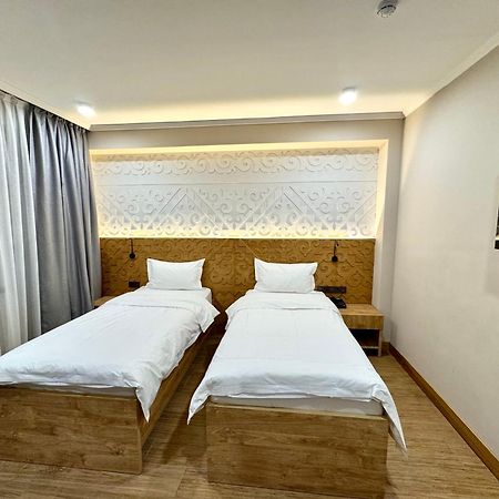 Dami Almaty Hotel Εξωτερικό φωτογραφία