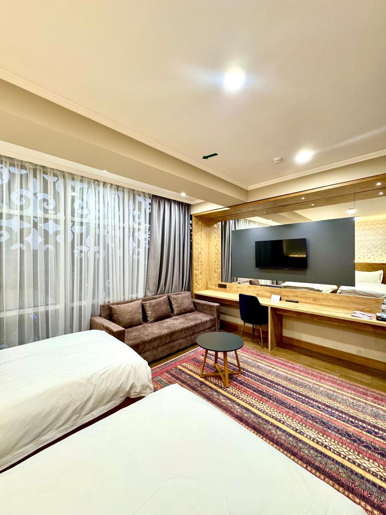 Dami Almaty Hotel Εξωτερικό φωτογραφία