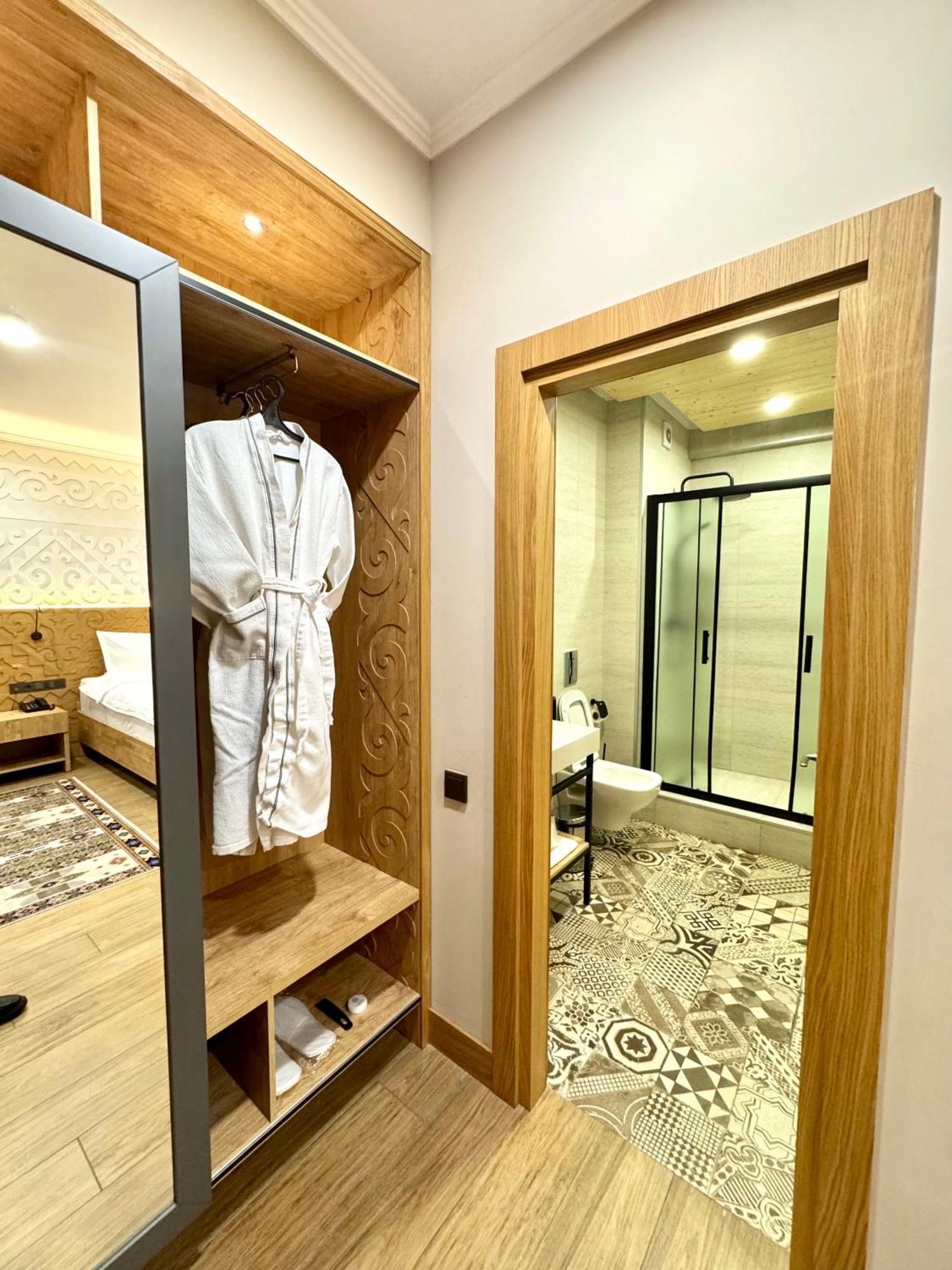 Dami Almaty Hotel Εξωτερικό φωτογραφία