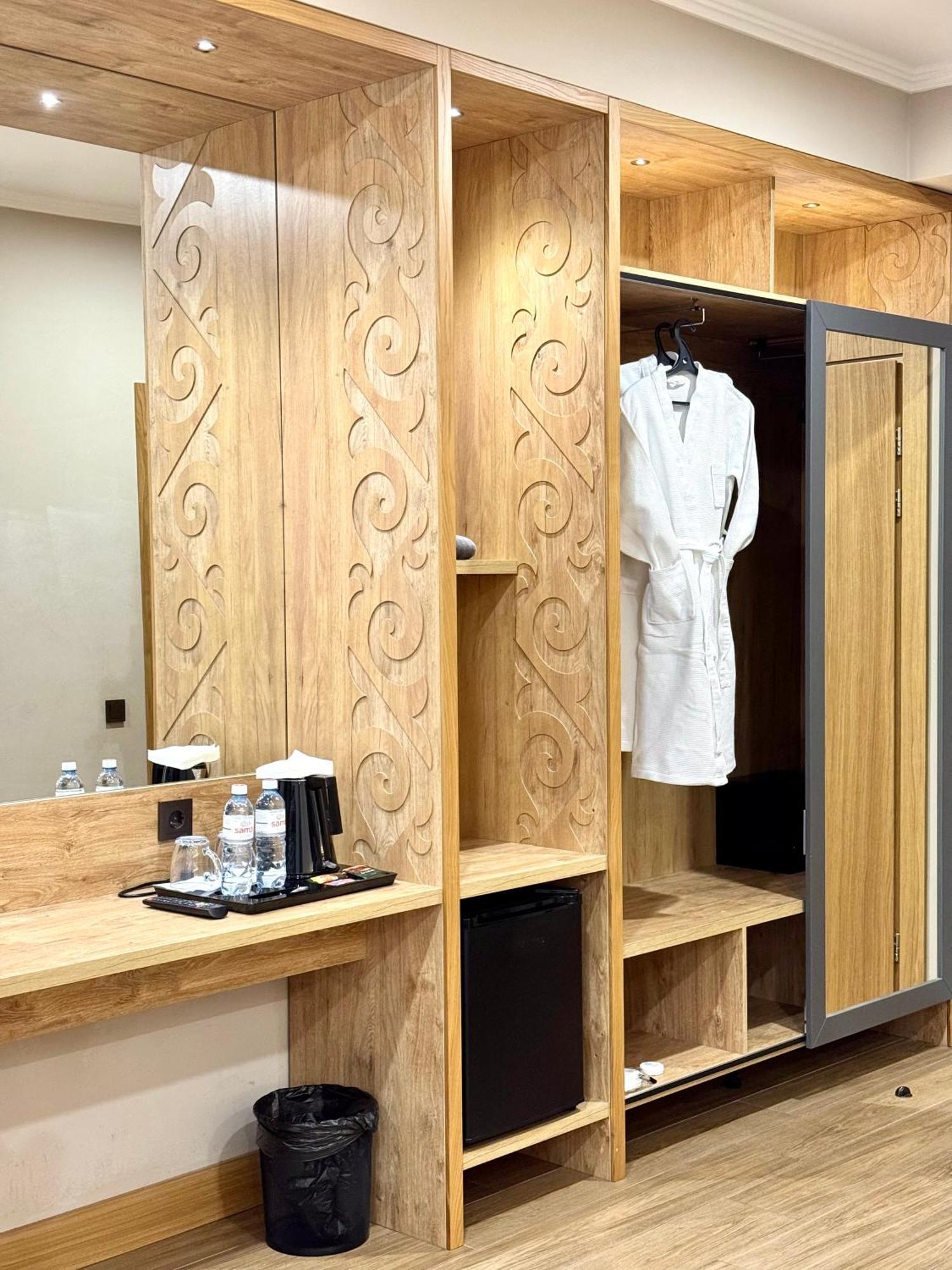 Dami Almaty Hotel Εξωτερικό φωτογραφία